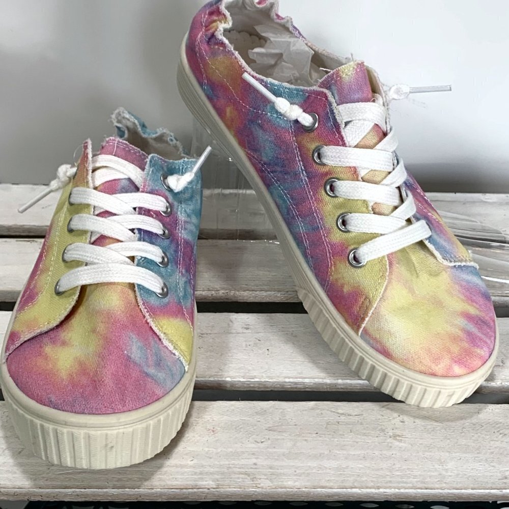 New Madden Girl Marisa Sneakers Light Tie Dye - Picture 2 of 11